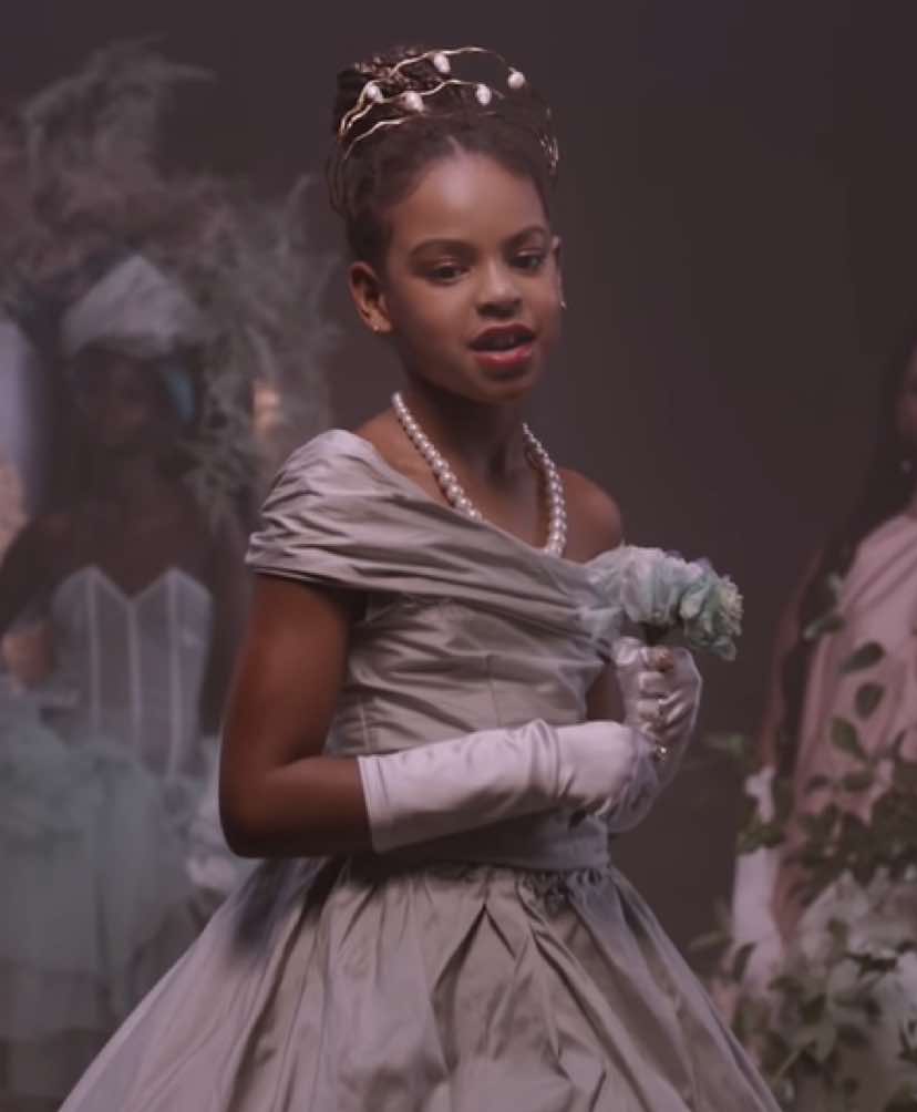 Segundo o executivo musical Steve Carless, em entrevista ao podcast PLLRS, Beyoncé não planejava gravar “Brown Skin Girl” no começo, mas ele insistiu e levou a música para várias reuniões. Em uma delas, Blue Ivy estava presente e começou a cantar o refrão, e foi aí que Beyoncé decidiu que tinha gostado. 🤎 #beyonce #beyhive #blueivy #thegift