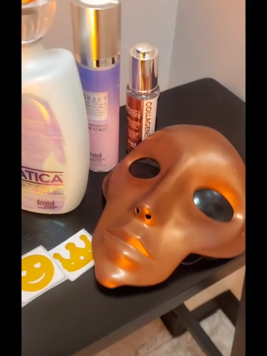 reminder, this is the best of year to introduce tanning into your life! boost vitamin d, reduce seasonal depression and sad and more!! 