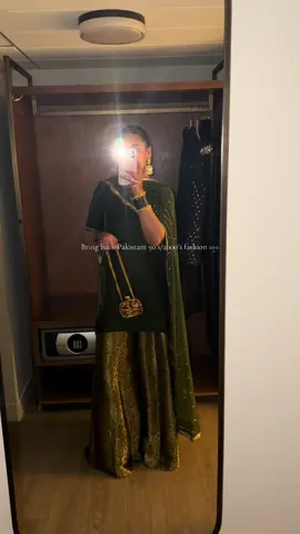 Here for vintage Pakistani shaadi outfit vibes ✨  #pakistaniwedding #pakistanibride #shaadiseason #pakistaniclothes #desioutfit 
