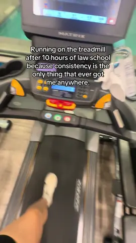 a body in motion stays in motion 💪#motivation #lawschool #consistency #wlw #lgbtq 
