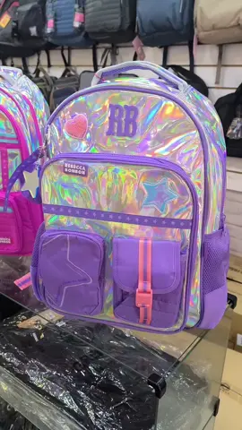 Mochila Rebeca bonbon 2026 holográfica já disponível #rebeccabonbon #mochila #mochilas #NovoDoveCabelos 