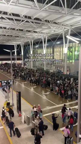 Thoughts and prayers for those without TSA precheck #governmentshutdown #tsa #IAH #Houston #travelnightmare 