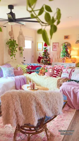 This year I’m going all out! So far it’s taken about 2 whole days and I’m still not finished 😅 I’ve been trying to diy everything (because everything costs way too much) and I’m using everything I’ve collected in the past 5 years. Here’s to a tacky nostalgic Christmas!🎅🏻 #christmasdecor #maximalistdecor #homedecor #tackychristmas 