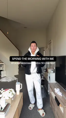 Your sign to do an at home dress try on 👏🏻 #weddingtipsandtricks #weddingbts #weddingcontentcreator #bridesmaiddresses @Azazie 