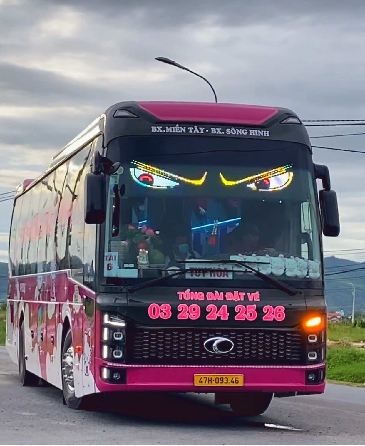 Ẻm biết ẻm đẹp nên liếc ghê chưa - nhà xe Như Ý 78 #xekhach #giuongnam #phuyen 