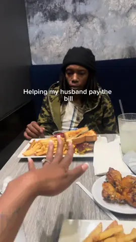 My man’s reaction when I paid him bills 🤣 #marriedlife #wifeymaterial #lipgloss #urwelcome #bestgf #fyb #foryoupage #tiktok #usa 