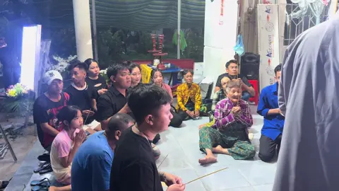 #traihomNgoSinh #nuôi con má khổ trăm bề 