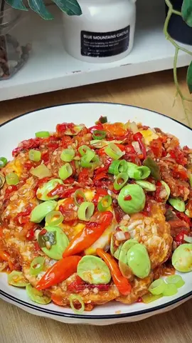 Heran ya, kenapa menu sederhana kayak gini yang malah bisa bikin nasi dirumah cepet habis. 😅 #telurchillipadi #masaksimple #masakanrumahan #resepsimple #fyppppppppppppppppppppppp 
