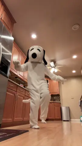 Thanksgiving season has officially begun 🤣🦃🔥 #snoopy #trend #viral #fyp 