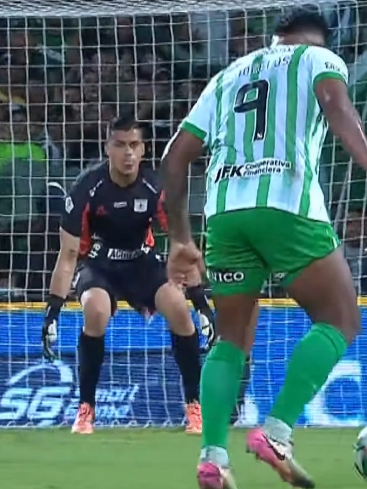 ¡NACIONAL GOLEÓ 4-1 A AMÉRICA EN LA IDA DE LAS SEMIFINALES DE #LACOPAxWIN! 🟢⚪🔥🏆 ⚽️ Alfredo Morelos anotó el cuarto gol del ‘Verdolaga’ que le permitió quedarse con el clásico en la ida. 🔝