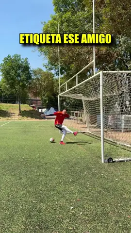 Menciona ese amigo 😅⚽️ #TikTokDeportes #futbol⚽️ #soccermemes #celebraelfut 