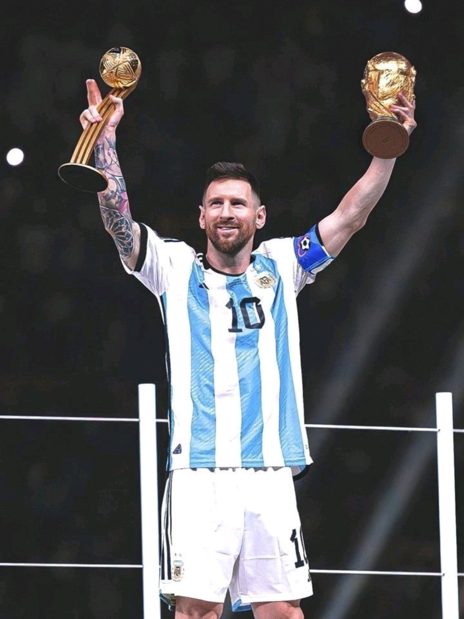 pemain yang meraih gelar pemain terbaik sebanyak 2 kali🐐 #messi #goat🐐 #argentina🇦🇷 #football #fyp 