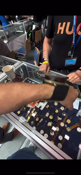 Khách hỏi em có đồng hồ nào size to tầm 40mm trở lên thì nay pm lại em nha, ra đường ai cũng xem giờ được#vintagewatch #watches #classicwatch 