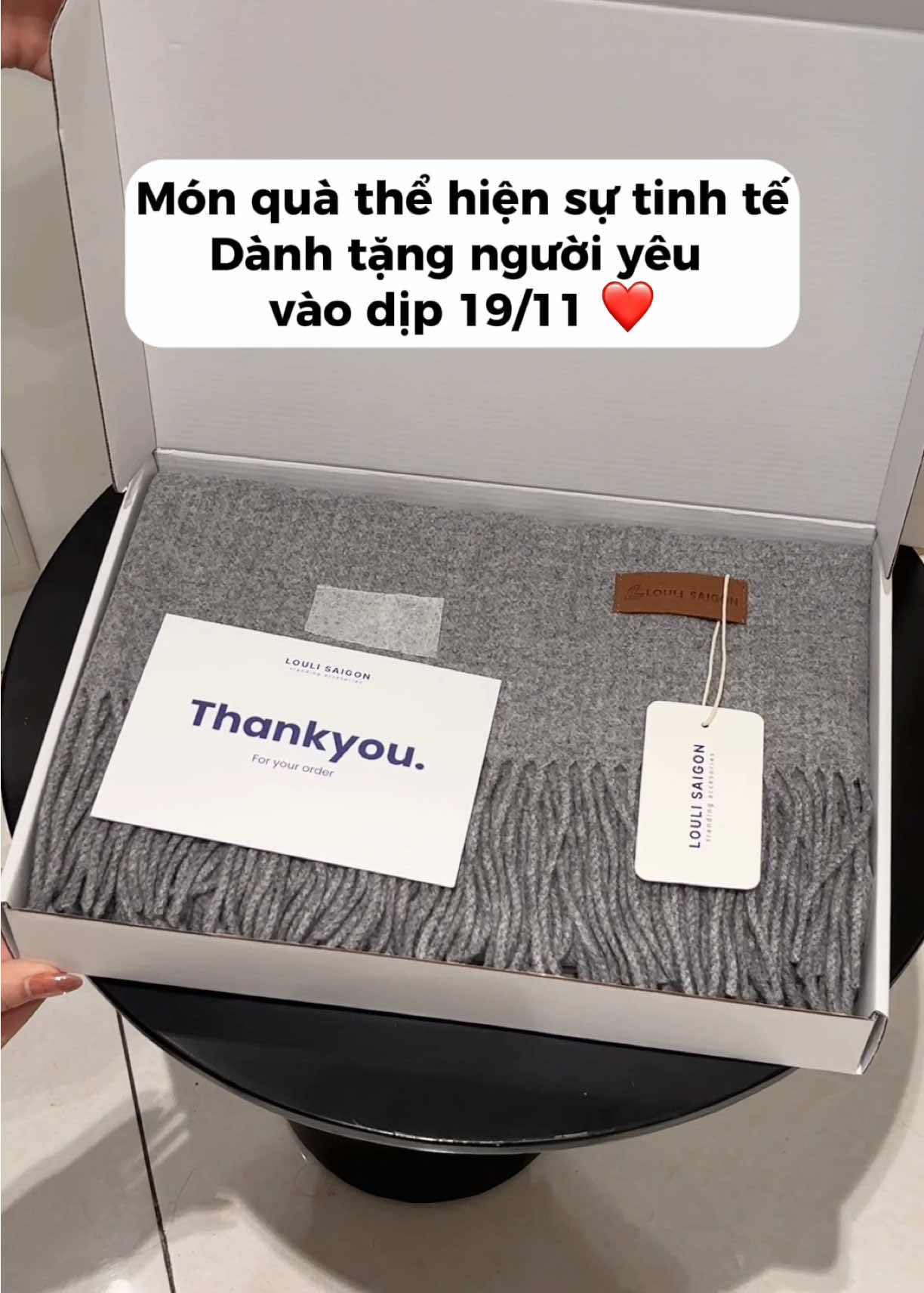 Món quà tinh tế tặng người yêu vào dịp 19/11 #khăn #loulisaigon #khanquangco #quatang19_11 #quatang 