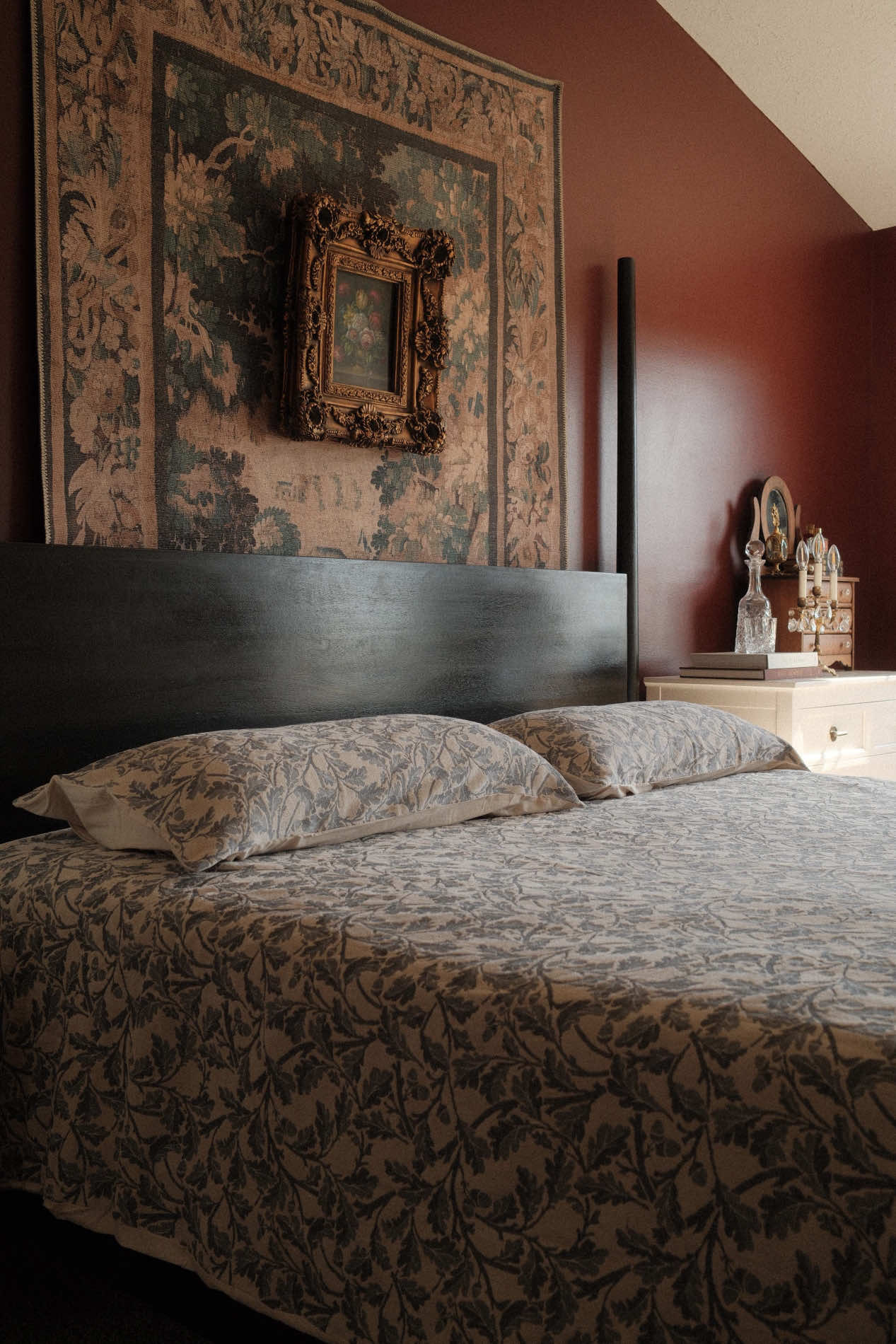 This is your sign to ditch boring neutrals and go BOLD * #ad I've been craving drama in our bedroom, so I grabbed @Benjamin Moore ‘s Cottage Red, and the power of paint is real! Now, our bedroom is moody, rich, and full of character. I used Regal Select, Benjamin Moore's most popular interior paint, and it did not disappoint! It leaves a smooth finish, it's scuff-resistant, and those deep tones cover like magic. And yes... it's totally washable (goodbye fingerprints 👋)Would you dare to go this bold in your bedroom? Check out the link in bio to find your MOODY fall color #benjaminmoore #powerofpaint