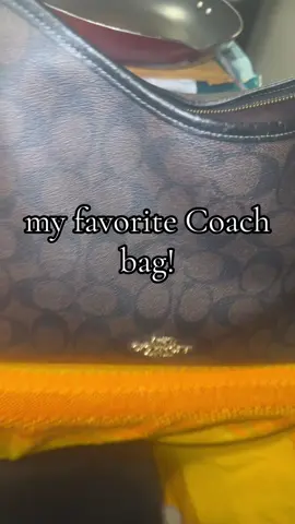 Coach will forever have my heart! 🤎🖤✨ also Lululemon thank you for the cutest accessories! 💚🖤🤍 • • • • brands in video: @Coach @lululemon @lululemon Studio  • • • • • #beauty #everydaybag #coach #smallcreator #lululemon 