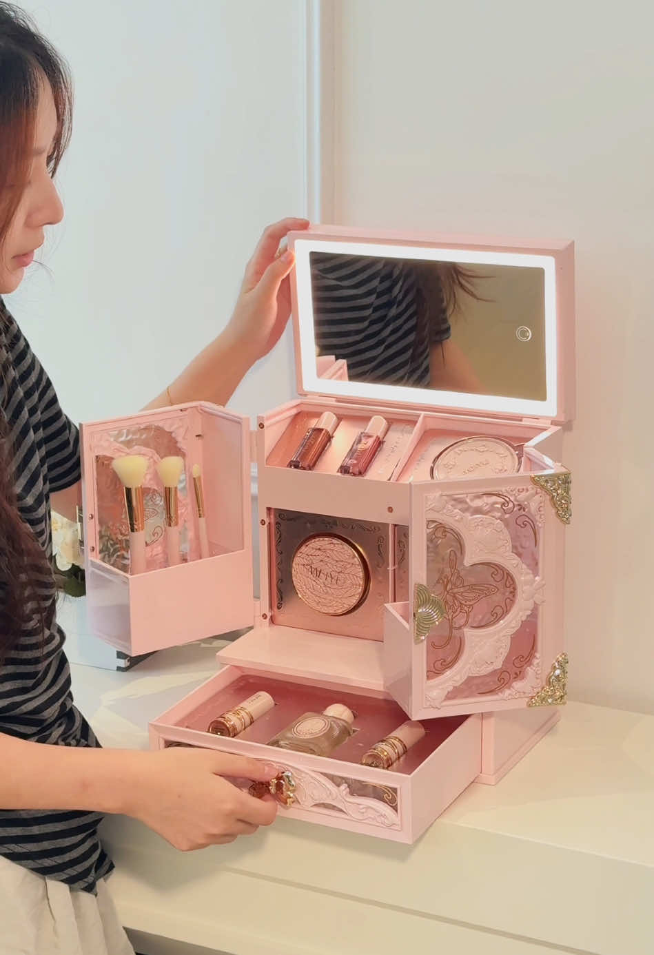 Hộp quà tặng mỹ phẩm màu hồng tinh tế#quatangnguoiyeu #quàtặng #Love #TikTokAwardsVN 