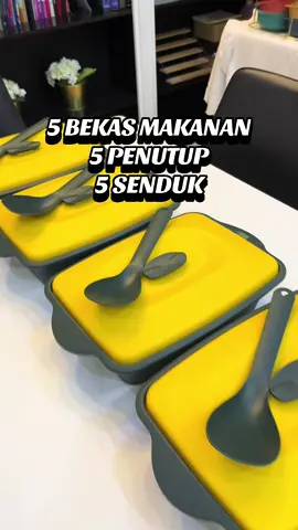 1 set ni dapat 5 bekas makanan,5 penutup,5 senduk tauuu.. harga sales sekarang tak sampai RM50 😍 sesuai nak letak apa apa makanan pun..saiz pun besar yaaa.. kalau buat makan2,ada jamuan raya atau potluck memang besttt pakai 1 set ni. Nak buat jadi hadiah pun suka orang dapat..sebab 1 set ni dapat banyak macam dalam video ni 😍 #bekasmakanan #bekasmakananbertutup #tupperwaremurah #raya2026 #setmangkuk 