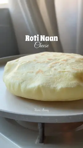 Mudah je rupanya nak buat roti naan sendiri dekat rumah.. Makan panas2 memang best.. Makan pulak dengan ayam tandoori & kari daging memang ngam.. Jom cuba..  Bahan -120ml air -1 sdt yis -1 sdt gula -2 sdb minyak -230gm tepung gandum -60gm yoghurt -1 sdt garam #rotinaan #naancheese #ayamtandoori #menubest #roomcircletwd 