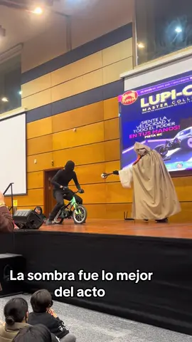 El asistente se robó el show #cosplayer #paratiiiiiiiiiiiiiiiiiiiiiiiiiiiiiii #geek #cosplays #anime 