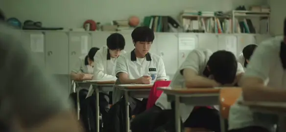 يتعذب المرء بشكل مخيف فقط لانه يحب #اقتباسات #كلام_عميق #خواطر #فكر #تأمل 