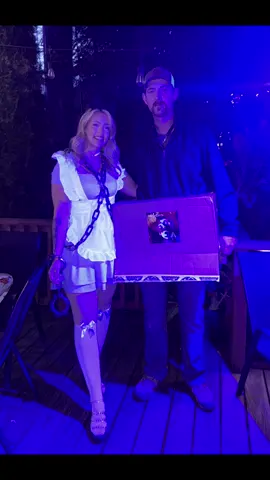 Alice In Chains ⛓️ & man in the box 📦  👻🎃 #halloween #couplescostume @Blake Sigmon 