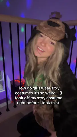 weird…#halloween#costume#halloween2025#satire