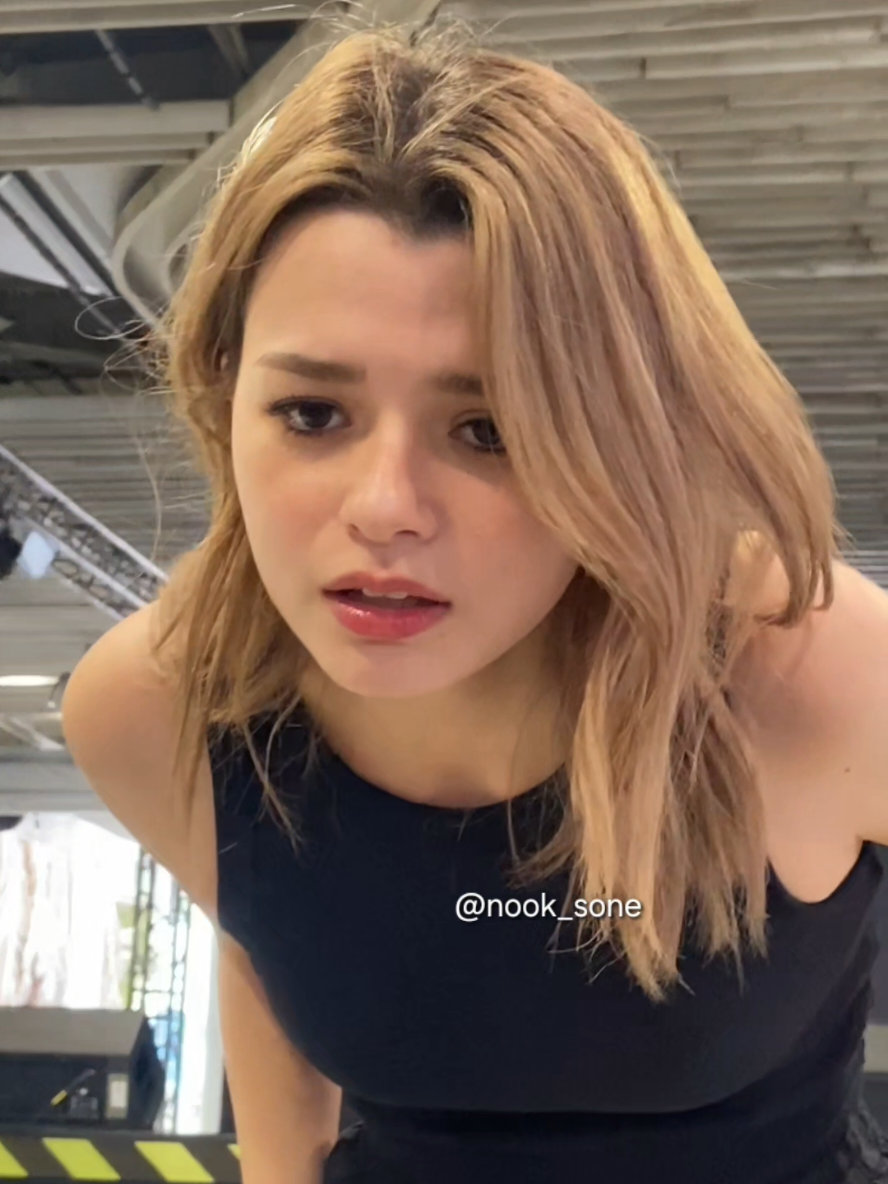 เมื่อสมัยยังเป็นเบบี๋เบคเบค ยังยอมให้จีบ ยังไม่สู้กลับ 555 เนี่ย พี่ก็จีบของพี่มาตั้งแต่แบเบาะ จนตอนนี้ยังไม่ได้รับอนุมัติเป็นเมียจ๋าเลย #beckysangels  #BeckyArmstrong @becky armstrong 