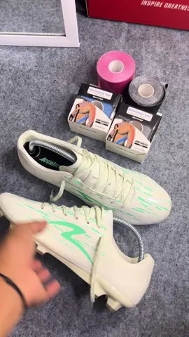 Readyy poll 😎 #fyp #specs #lightspeed #lightspeedreborn #kinesiotape 