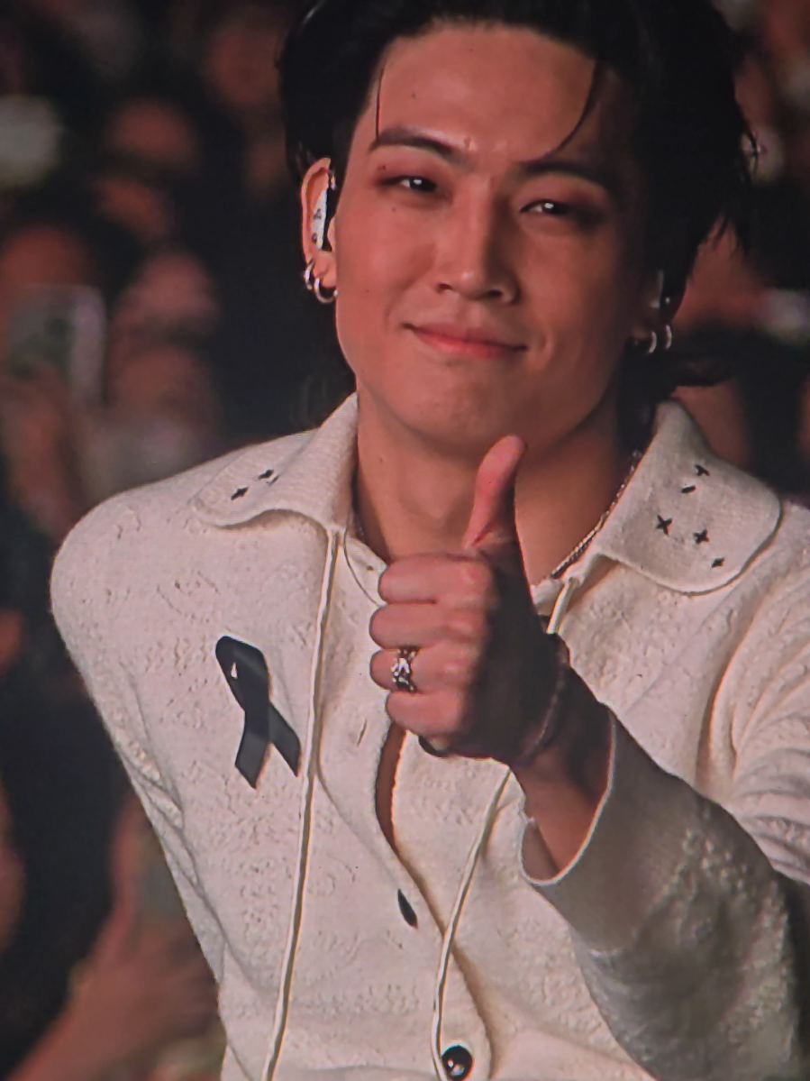 รีแอคช่วงดูแฟนโปรเจค ทำหน้าดีๆเราเป็นคนหล่อนะ 🤣🤣🤣 #TAPE_RE_LOAD_FINALE_BKK  #tape_re_load_finale_bkk_day2  #JAYB #제이비 #เทรนด์วันนี้ 