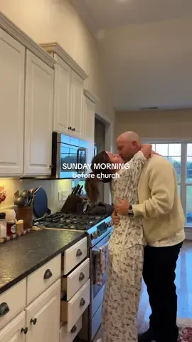 HAPPY SUNDAY! daylight savings has me 😴ilysm🤍🥹how was your weekend?! #morningroutine #morning #momoffour 