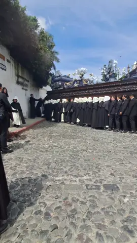Procesión del Señor Sepultado de la Escuela de Cristo Noviembre 2025. #AntiguaGuatemala #escueladecristo #procesiones #procesionesgt #noviembre 
