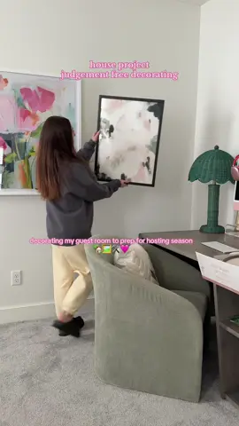 Replying to @Karsyn Elaine adding color to my home #homeinterior #decor #decoratewithme #bedroom 