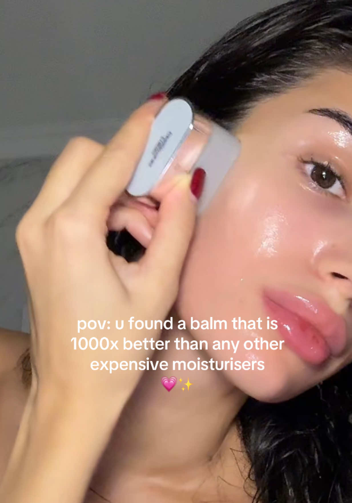 Everytime i use it- i wake up withe the most hydrated & plump skin ❤️‍🔥 #hydratedskin #moisturiser #koreanmoisturizer #koreanskincare #glassskin 