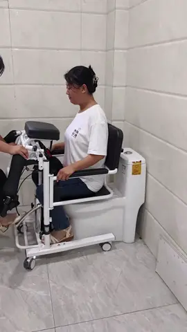 Xe đẩy đi vệ sinh cho #nguoigia #nguoitaibien #xelandanang #xenangha #xechonguoikhuyettat 