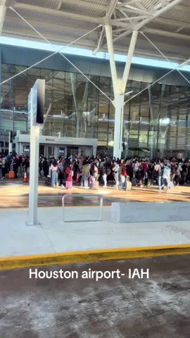 If you are planning on flying out of #houston #IAH you NEED to be there ATLEAST 5hours early. I stood in line for over 3 hours and still missed my flight. It is INSANE!! #tsa #houstonairport #govermentshutdown 