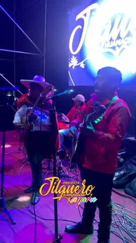 En la fiesta patronal de Marcochugo - Huamachuco.🎉 Tema: Suiza peruana #JilgueroHuamachuquino #Kayara #Jilgueroykayara #ArlinaProductions #studioarlina #musicaperuana🇵🇪 @kayara.oficial @arlinaproducciones