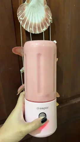 Check the yellow basket. 😍 Pure watermelon with milk. #fruitshake #dreepor #Juicer #portablejuicer 