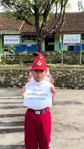 STOP NORMALISASI ejekan nama orang tua.  Kita bisa menjadi generasi yang lebih beradab, dengan lisan yang membawa kebaikan, bukan luka.  Kami terus berupaya menghindari bullying, dari hal-hal yang dianggap lumrah dilakukan anak sekolah.  @kemendikdasmen @disdikjabar @humas_jabar #dinaspendidikanjawabarat #sekolahramahanak #jabarjuara #kabtasik