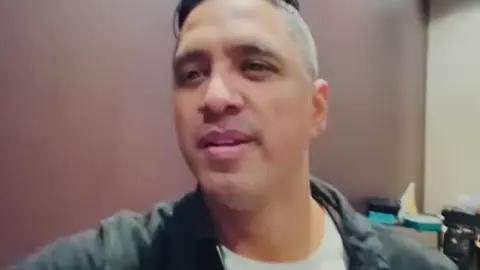 Josh Morales de Miel San Marcos tiene un mensaje especial para ti: El llamado es claro… ¡nos vemos en la montaña! 🏔️🔥 Del 27 al 30 de noviembre, vive una experiencia que marcará tu vida: TOP1144 Prepárate para un encuentro con Dios que te llevará al siguiente nivel. 👉 Inscríbete aquí: https://forms.gle/XYTpmWjeQeS2bx436 #TrackRelevante #TOP1144 #Legendario1 #NosVemosEnLaMontaña