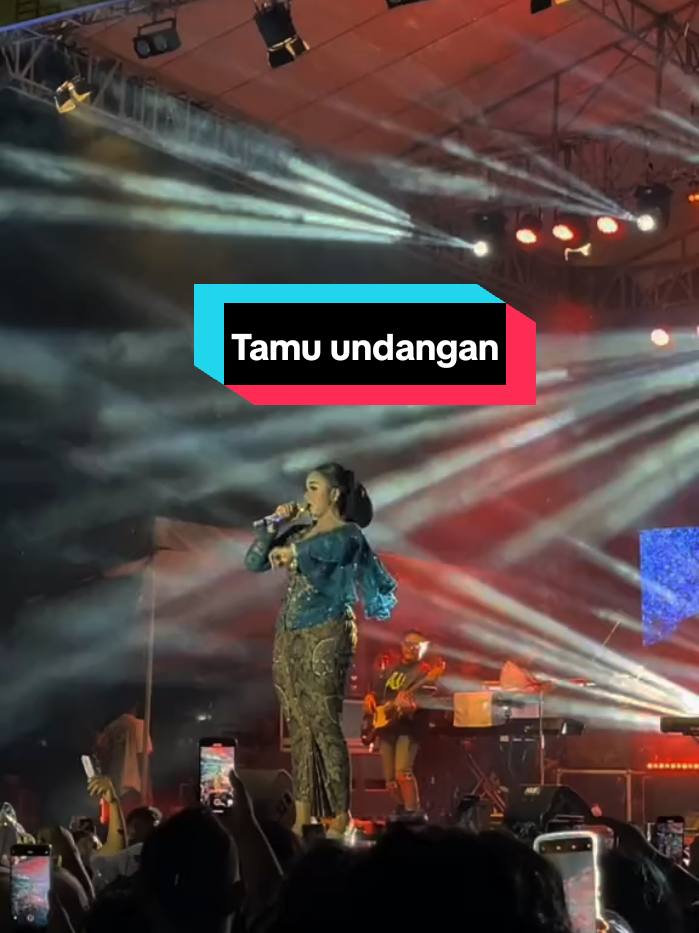 mung sebatas tamu undangan #4u #laguviral #tamuundangan #nikensalindry #lagujawa 