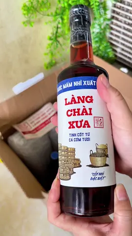 Nước mắm nhỉ làng chài xưa chai thuỷ tinh, có quà tặng kèm#nuocmamlangchaixua #thuysansale #muataitiktok #xuhuongtiktok 
