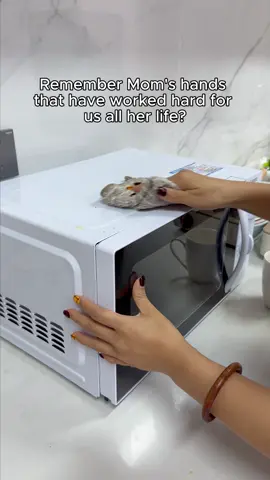 This glove helped relieve my mom’s hand pain ❤️🥺 So happy to see her feeling better again.#carpaltunnel #arthritisrelief #nl103103#MomsofTikTok 