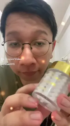 แวะขายของแป๊บนึง ค่อยต่อ part ต่อไป [ บอกลา ริ้วรอย ดูแลผิวหน้าอย่างตรงจุด ] 🐚 ⚪️ Simengdi Bio-Gold ครีมไข่มุก ต่อต้านริ้วรอย ดูแลผิวหน้า 60 กรัม สินค้ามาเเรง นำเข้าจาก จีน 🇨🇳 🔸เร่งการเผาผลาญของเซลล์ผิวหนังและเพิ่มกิจกรรมของเซลล์ผิวจึงมีฤทธิ์ต่อต้านริ้วรอย 🔸สารสกัดจากโสม ganoderma, Hydrolyzed Pearl liquid, Vitamin E. กรดไฮยาลูโรนิกโซ่ยาวแอลกอฮอล์ไขมันโซ่ยาว 🔸ไข่มุกไฮดรอไลซ์: มีกรดอะมิโนหลายชนิด การเร่งการเผาผลาญของเซลล์ผิวหนัง ลดเลือนริ้วรอยและกระบวนการชราช้าๆ 🔸 สารสกัดจากโสม: โสมป่าเก็บรวบรวมจากภูเขาช้างไบ สมุนไพรจีนถือว่าเป็นสมุนไพรสำหรับ 