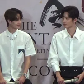 padahal dulu paling jago main poker face, kok pas sama brondongnya belum ada 5 detik aja udah malingin muka #wangyibo #xiaozhan #yizhan #bjyxszd 