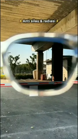 rekomed banget nih yang cari kacamata gaya,keren dan kekinian,cuakep banget pokoknya😎  #kacamatapolarized #kacamatagaya #kacamatakeren #kacamataantiradiasi #kacamatamurah #kacamataphotocromic #kacamata #antisilau #antiradiasi #antiuv #fyp 