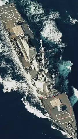 Kapal perusak kelas Arleigh Burke adalah sebuah kelas kapal perusak (DDG) yang digunakan oleh Angkatan Laut Amerika Serikat. Kelas Burke merupakan kelas pertama dibangun berdasarkan Aegis Combat System (Sistem Tempur Aegis) dan radar AN/SPY-1D, yang memberikannya kemampuan lebih dalam pertahanan udara. Kelas ini dinamai untuk menghormati Laksamana Arleigh Burke, seorang perwira Amerika yang berjasa sebagai tokoh penting dalam Perang Dunia II, dan sebagai Kepala Operasi Angkatan Laut. Pemimpin kelas kapal ini, USS Arleigh Burke, ditugaskan selama masa hidup Laksamana Burke. #usnavy #military #destroyer #fyppppppppppppppppppppppp #promomakanharian 