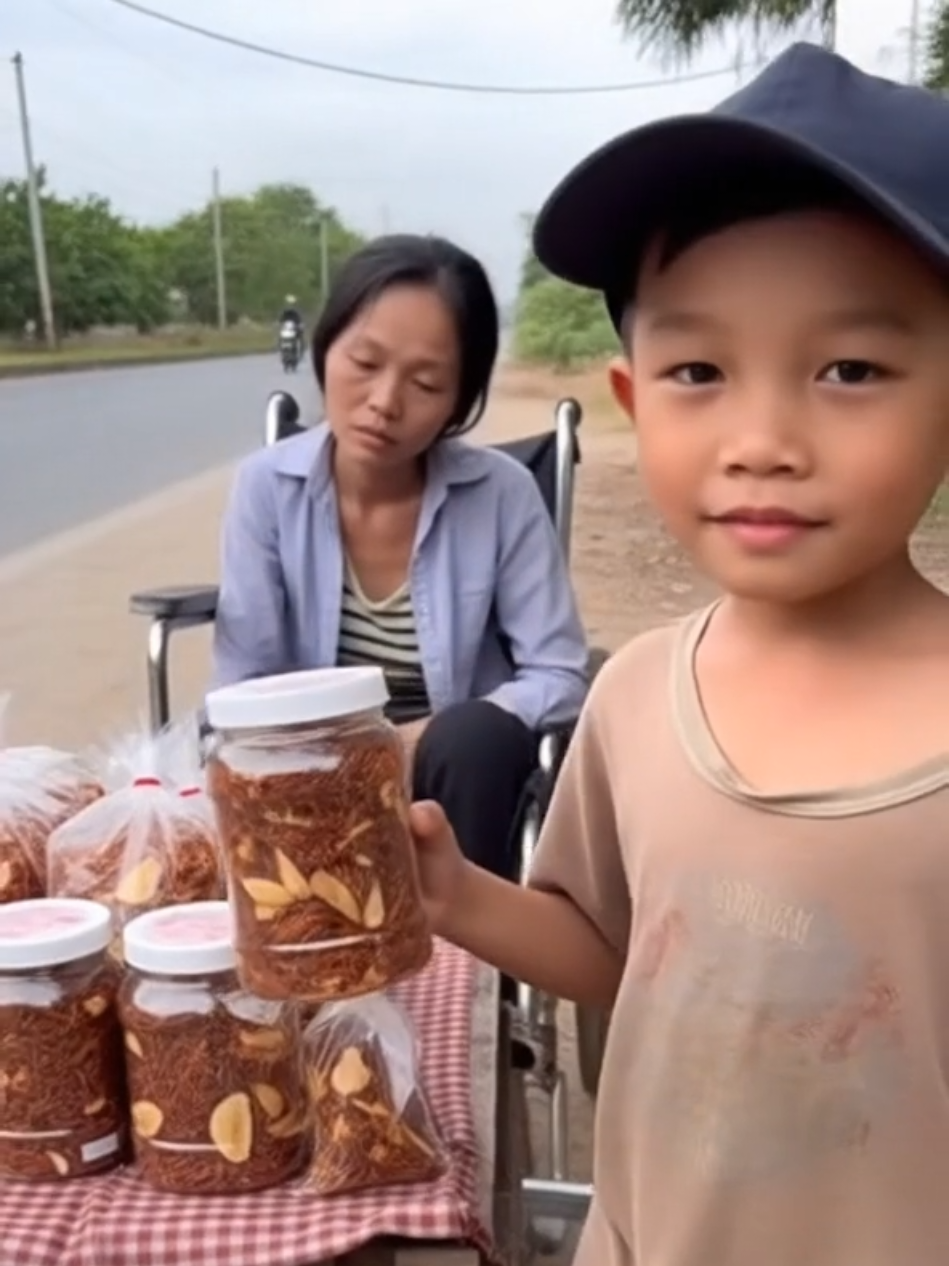 Con Có Khô Heo Cháu Tỏi Cô Chú Có Ăn Thì Ủng Hộ Dùm Con  #xuhuong #nammoadidaphat #phatphapnhiemmau #embedangyeu #khoheochaytoi 