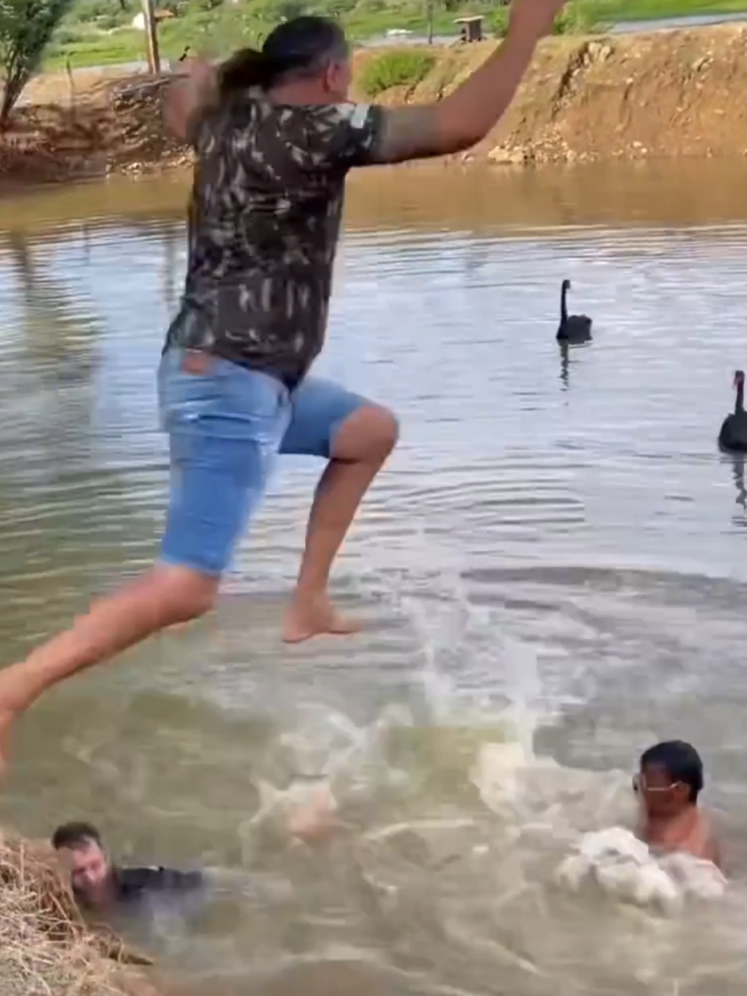 Tiringa pega Daroça de jeito por chamar ele de c kkkk  #memes #tiringa #piada #comedia #comediahumor #humor #comediahumor