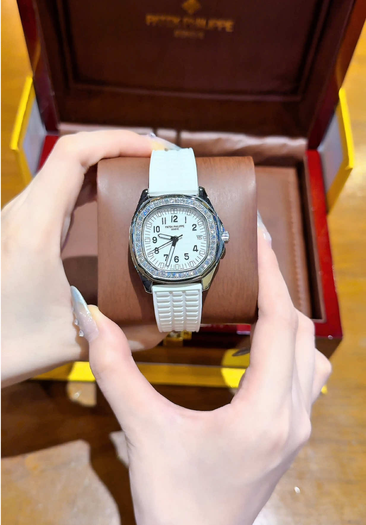 Mẫu PP trắng đơn giản nhưng lên tay sang chảnh lắm nha chị e😍🤍#xuhuong2025 #donghodep #donghonu #donghothoitrang #watch 